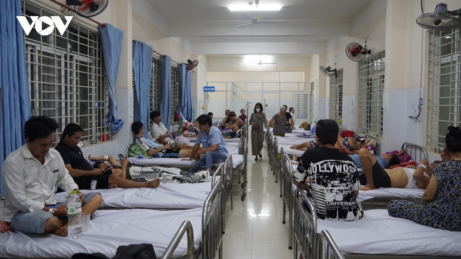 Hỗ trợ bệnh nhân khó khăn, học sinh nghỉ bệnh vụ ngộ độc bánh mỳ ở Đồng Nai