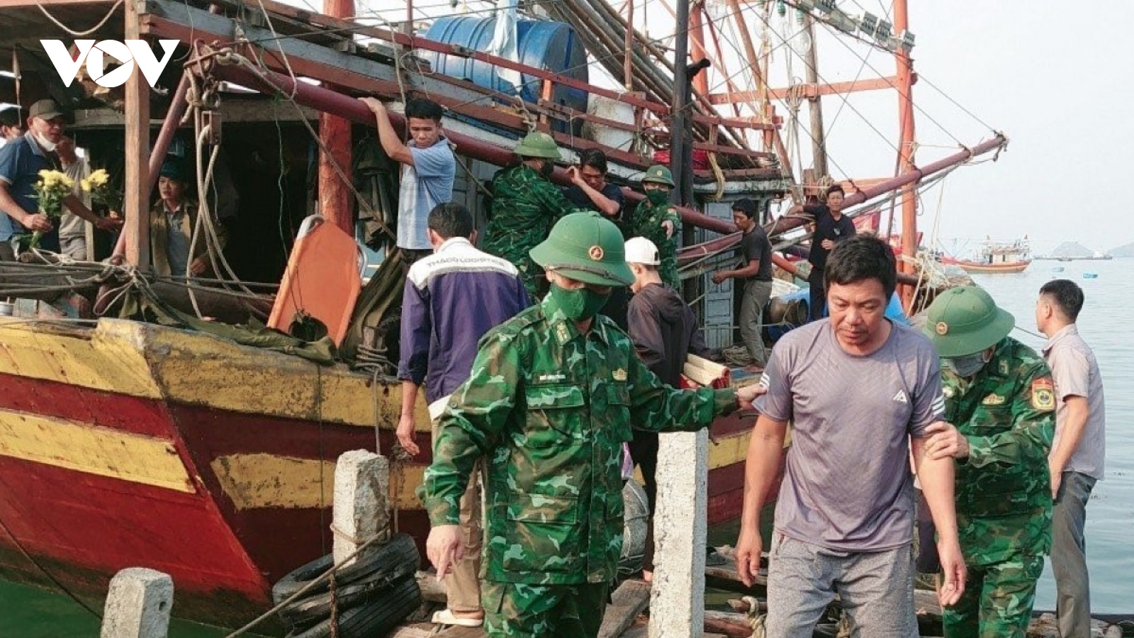 Thành lập Ban Chỉ huy tiền phương tìm kiếm 11 ngư dân Quảng Bình mất tích