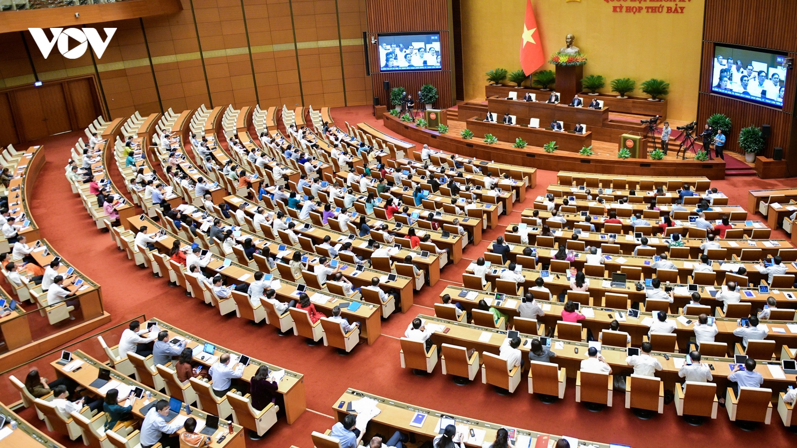 Quốc hội thảo luận về phê chuẩn quyết toán ngân sách Nhà nước 2022