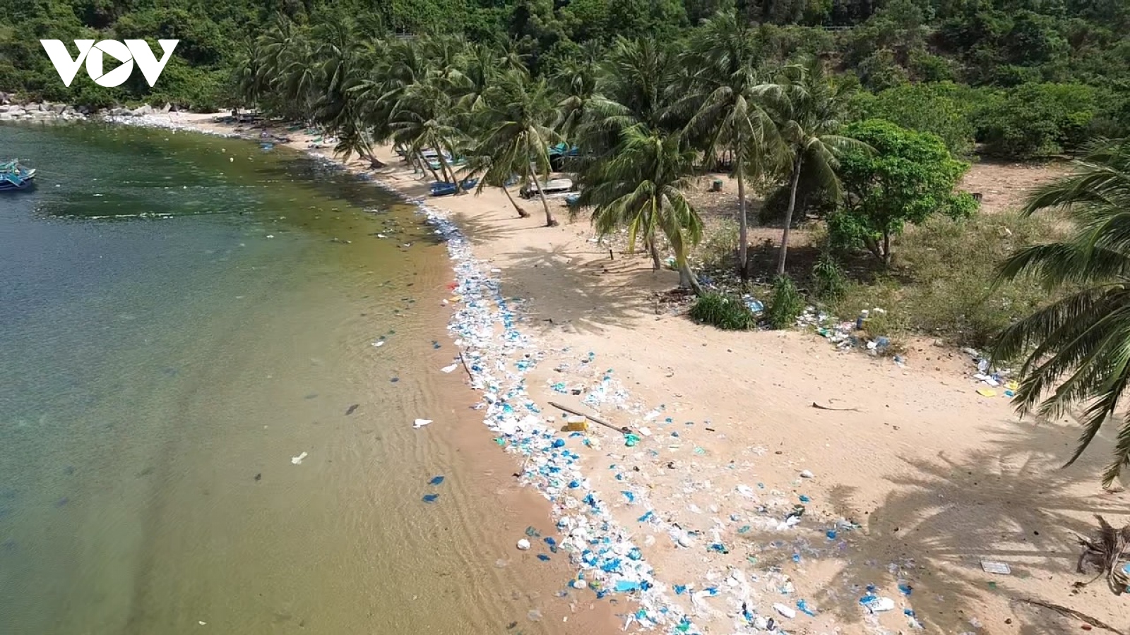Túi nilon, rác thải nhựa, rác thải sinh hoạt ngập tràn vịnh Vũng Rô