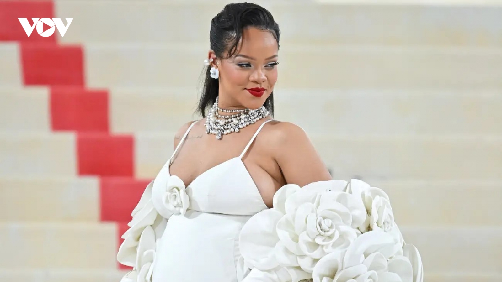 Những bộ cánh ấn tượng, phá vỡ mọi quy chuẩn của Rihanna qua các mùa Met Gala
