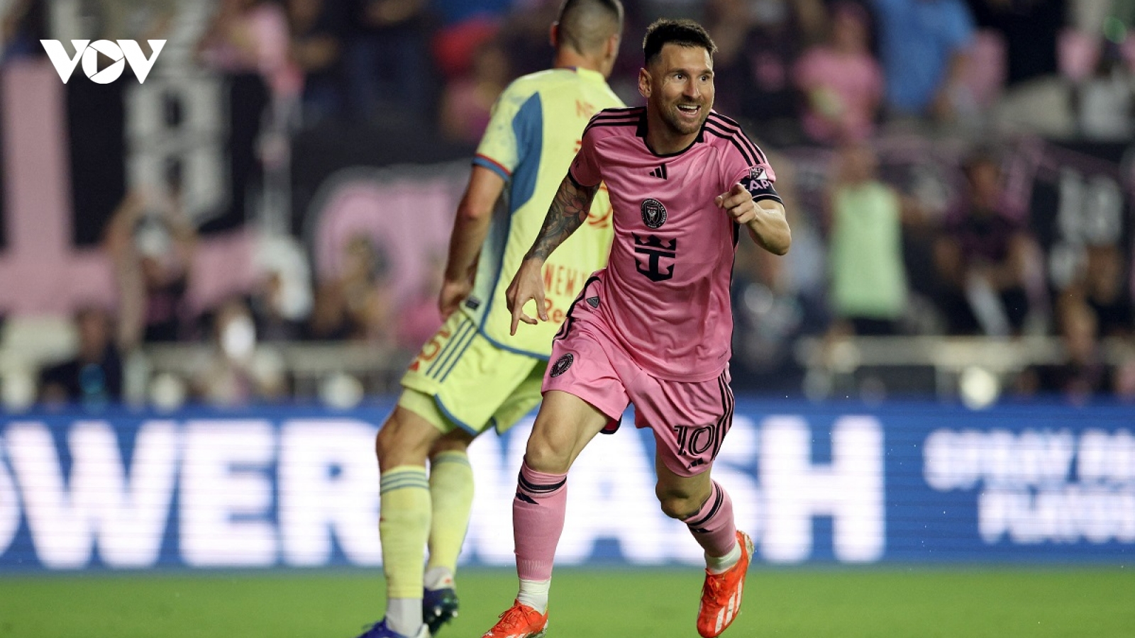 Ronaldo gọi, Messi trả lời với trận đấu ''không tưởng'' ở MLS