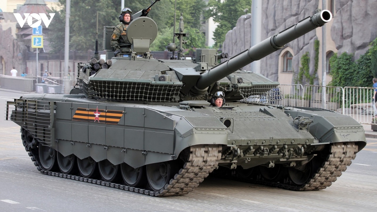 So sánh sức mạnh xe tăng T-90M và Leopard 2A4 trên chiến trường Ukraine