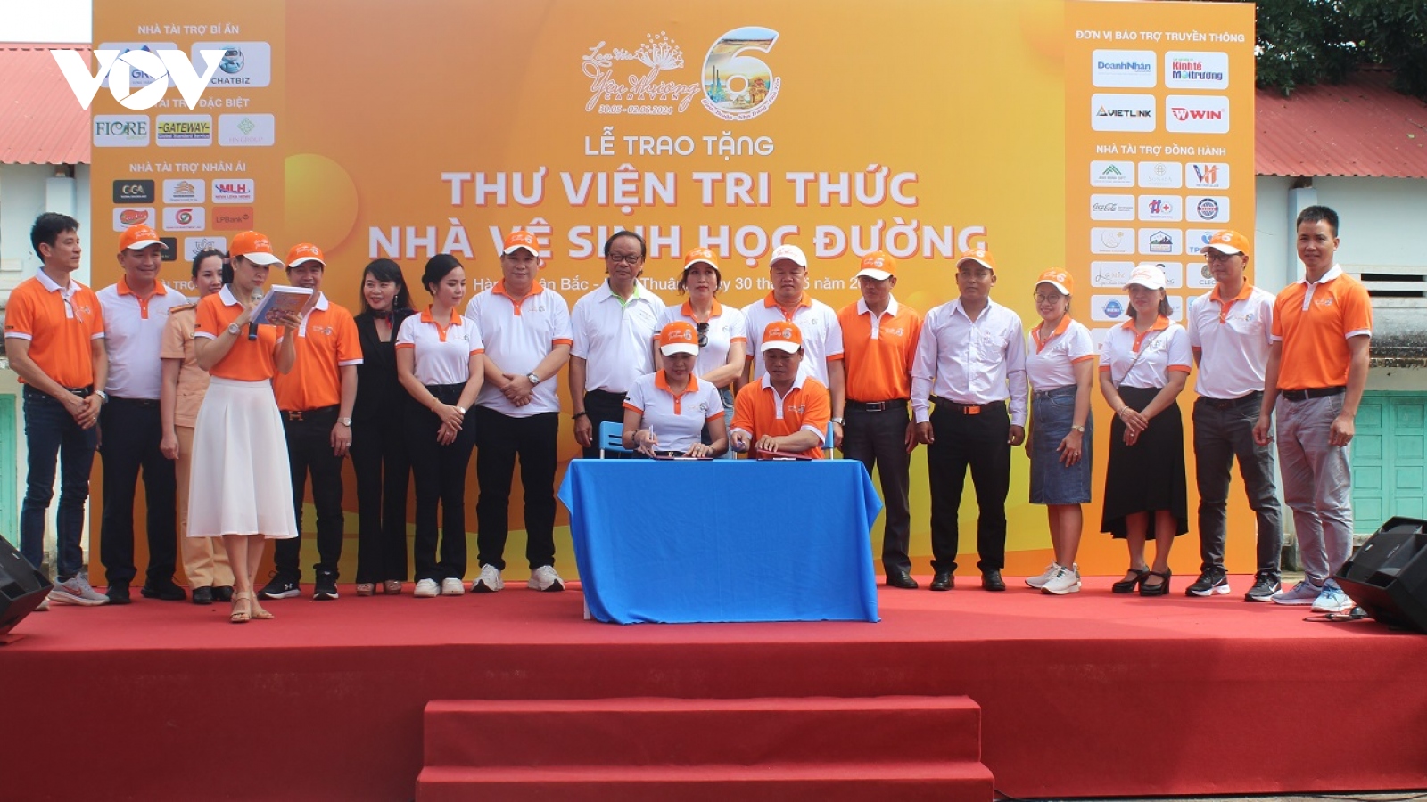 Trao tặng thư viện, nhà vệ sinh cho trường học vùng đồng bào dân tộc thiểu số