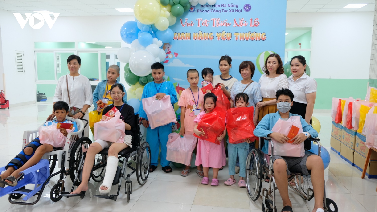 Đem niềm vui cho trẻ em đang điều trị tại Bệnh viện Đà Nẵng