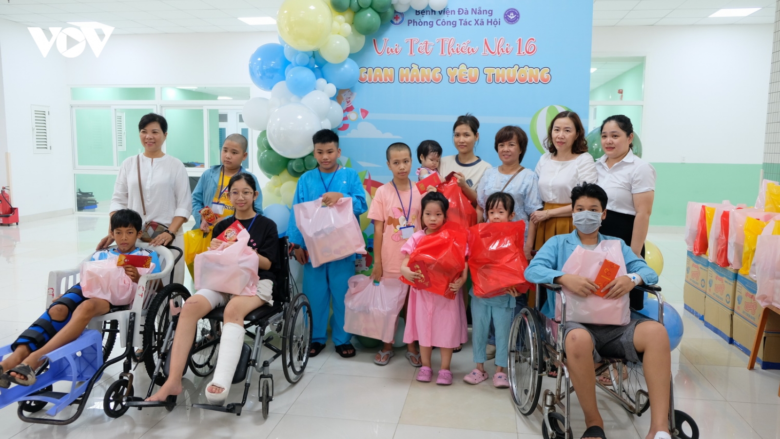 Đem niềm vui cho trẻ em đang điều trị tại Bệnh viện Đà Nẵng