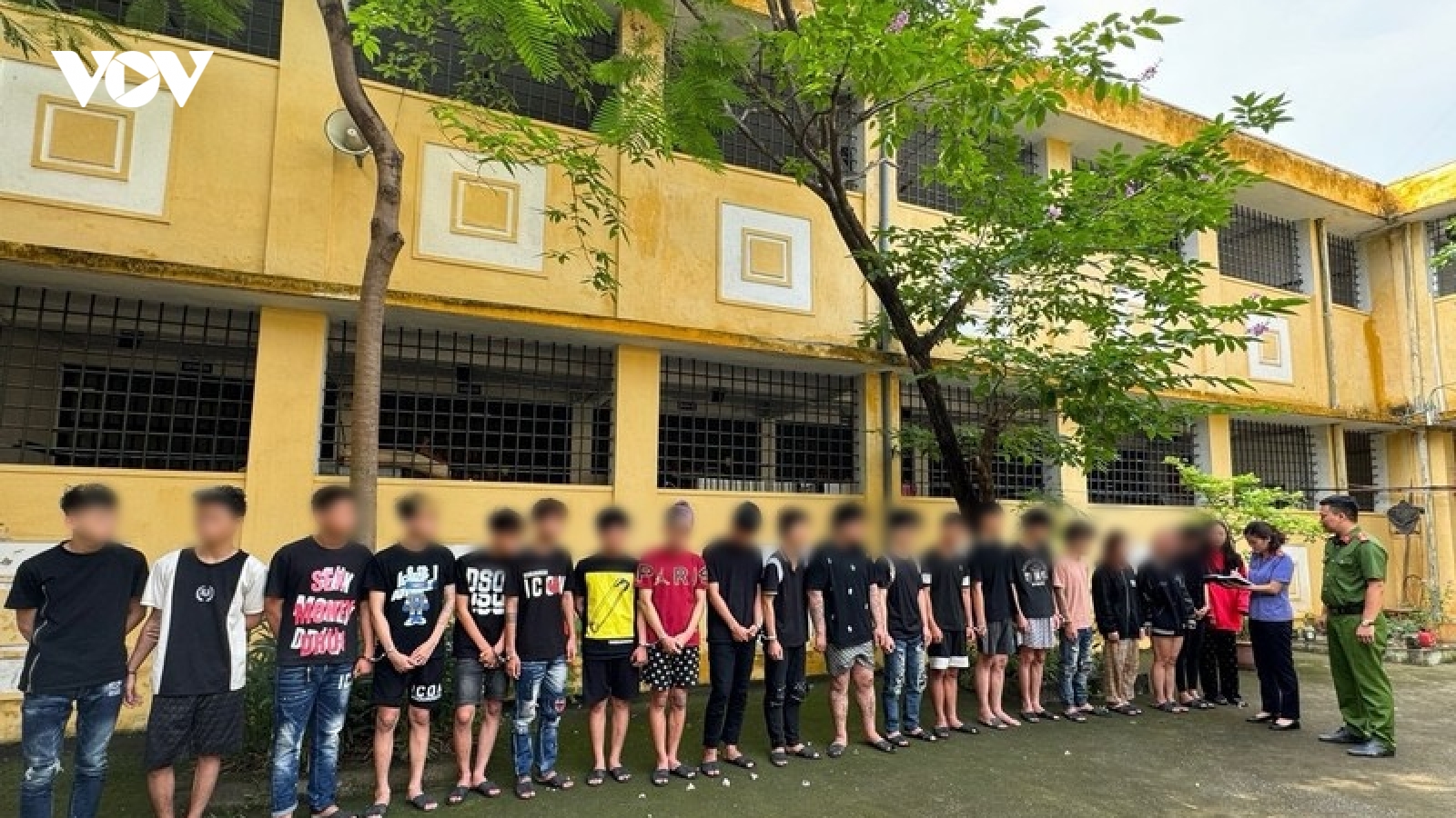 Tạm giữ hình sự 20 thanh niên cầm hung khí "dạo phố", gây náo loạn ở Hà Nội