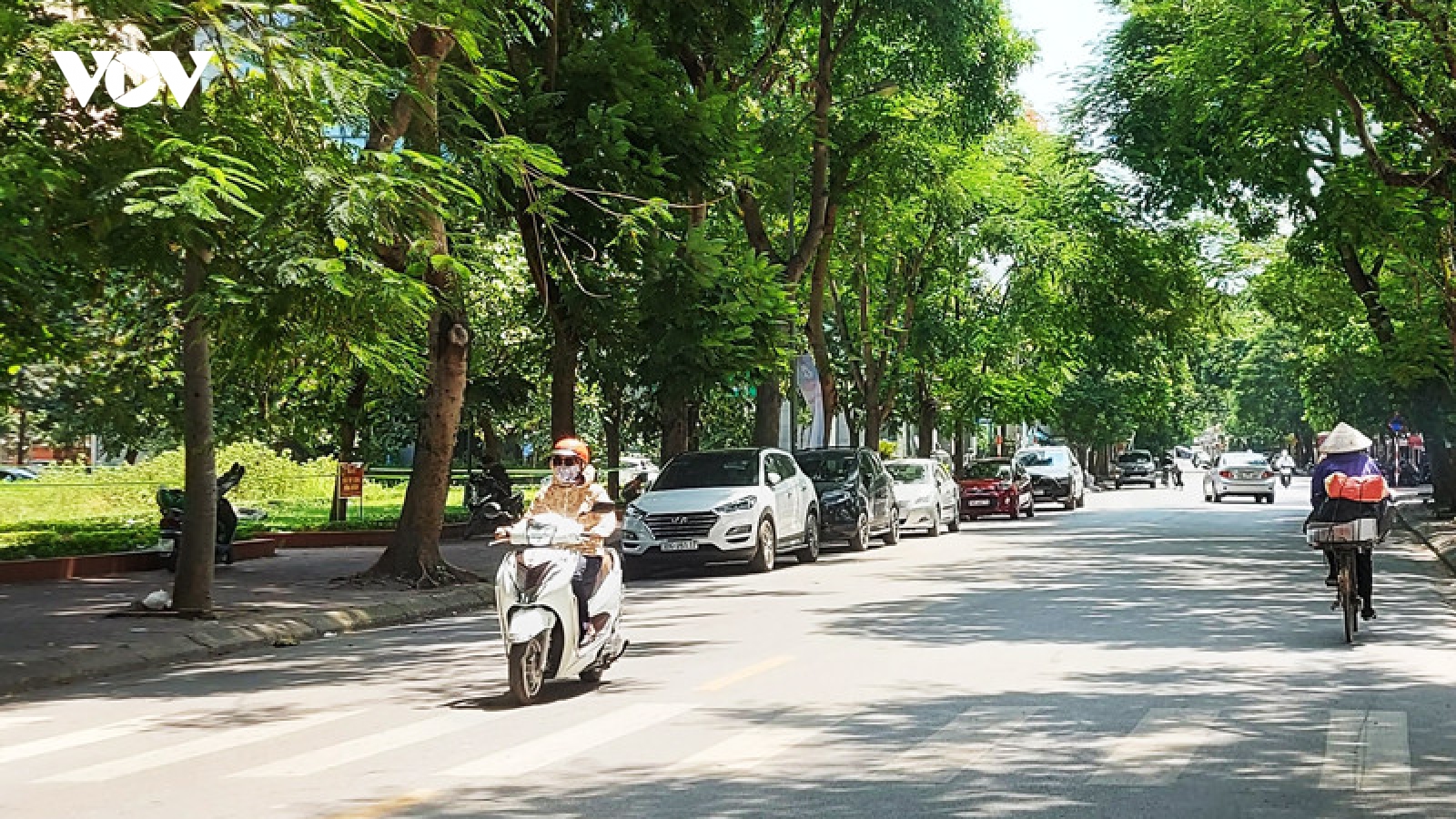 Thời tiết hôm nay 18/5: Hà Nội ngày nắng, chiều tối và đêm có mưa rào và dông