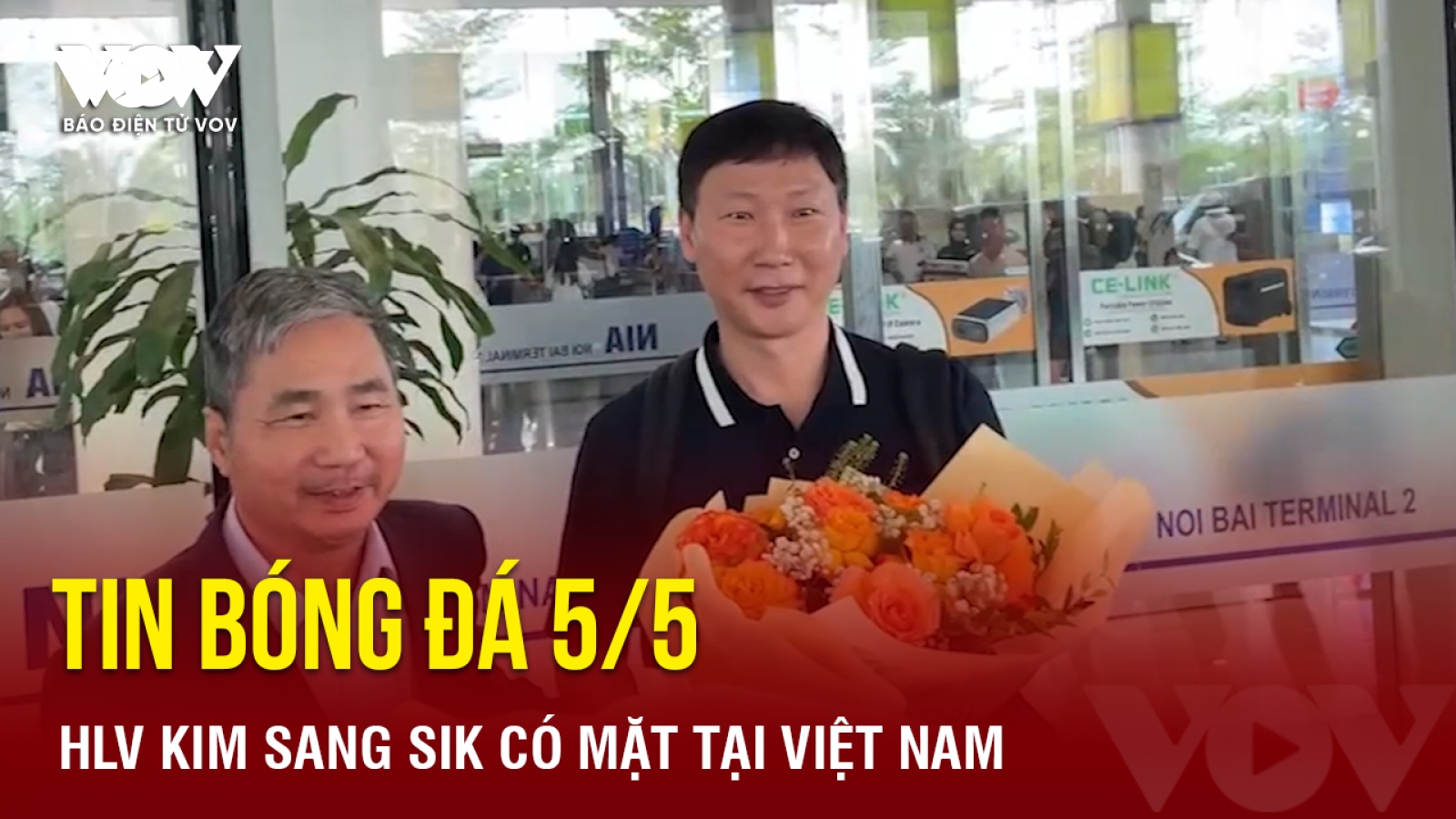 Tin bóng đá 5/5: HLV Kim Sang Sik có mặt tại Việt Nam