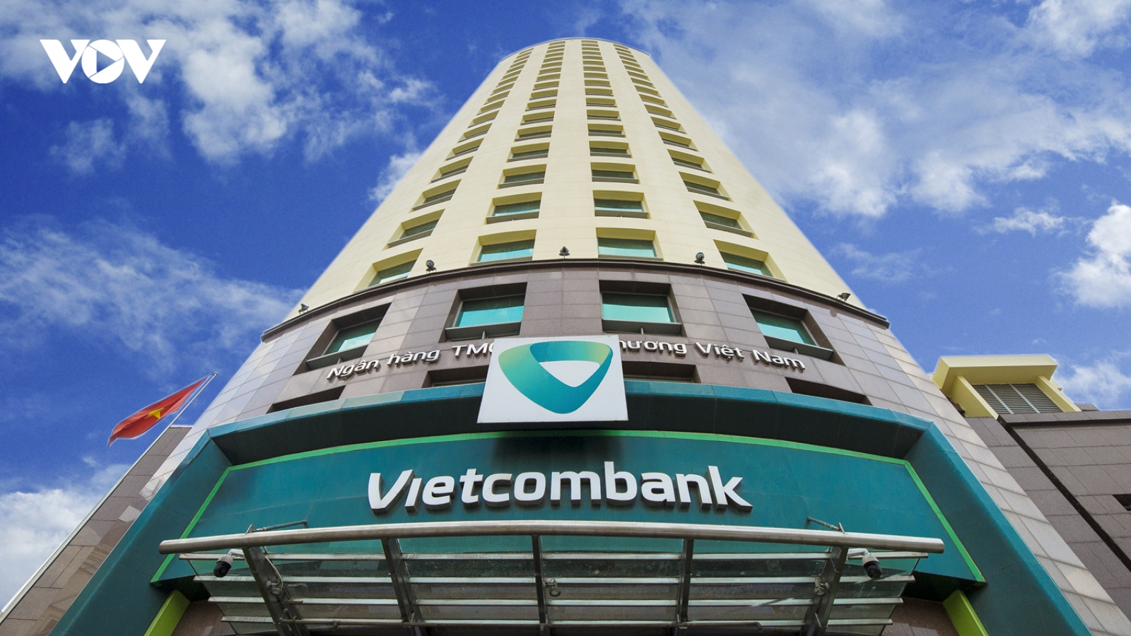 Vietcombank nợ xấu tiếp tục tăng hơn 3.000 tỷ đồng, lợi nhuận tụt giảm