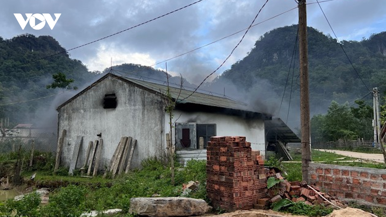 Cháy trạm điện năng lượng mặt trời ở miền núi tỉnh Quảng Bình