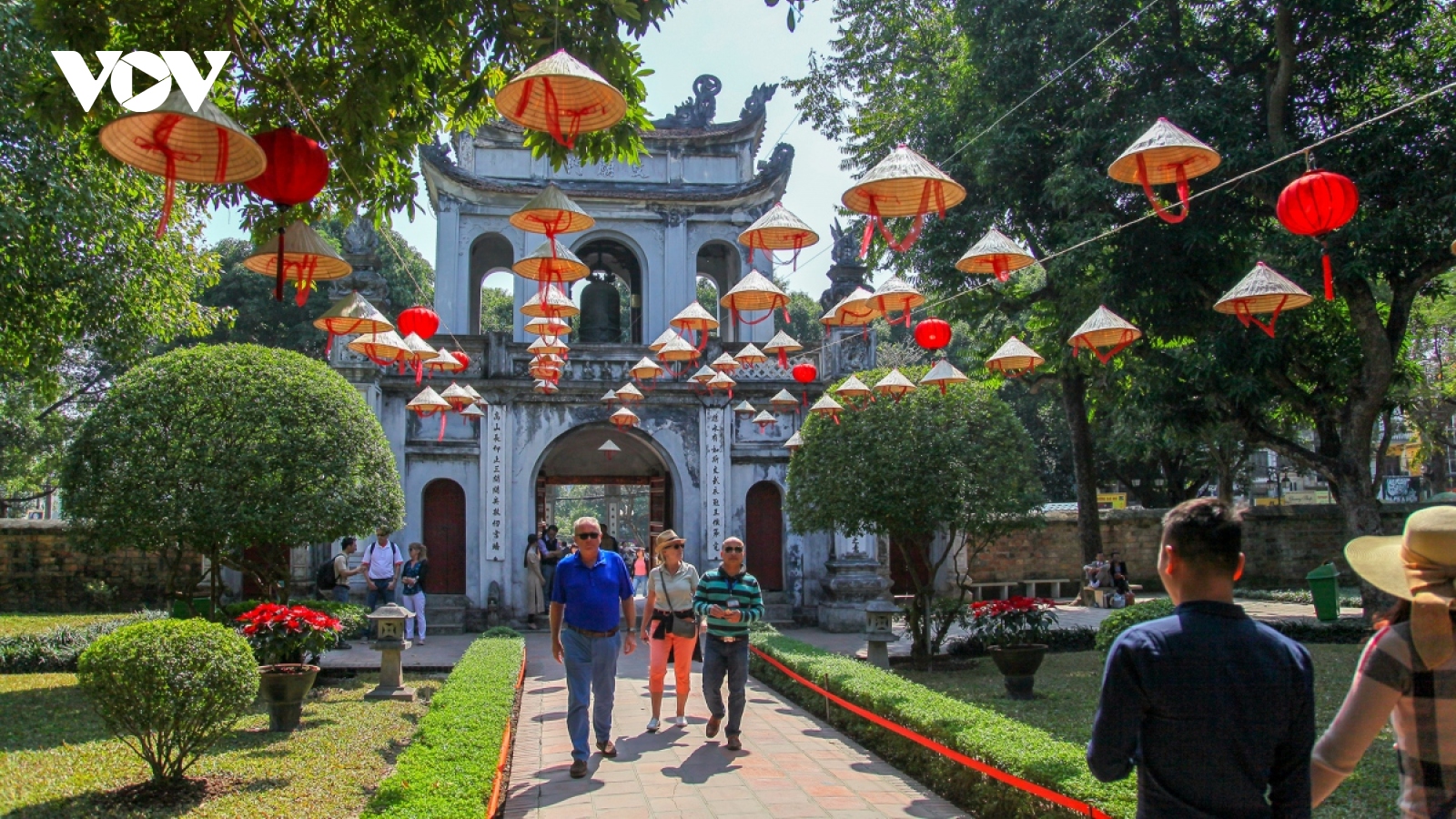 Hanoi welcomes 2.37 million tourists in May
