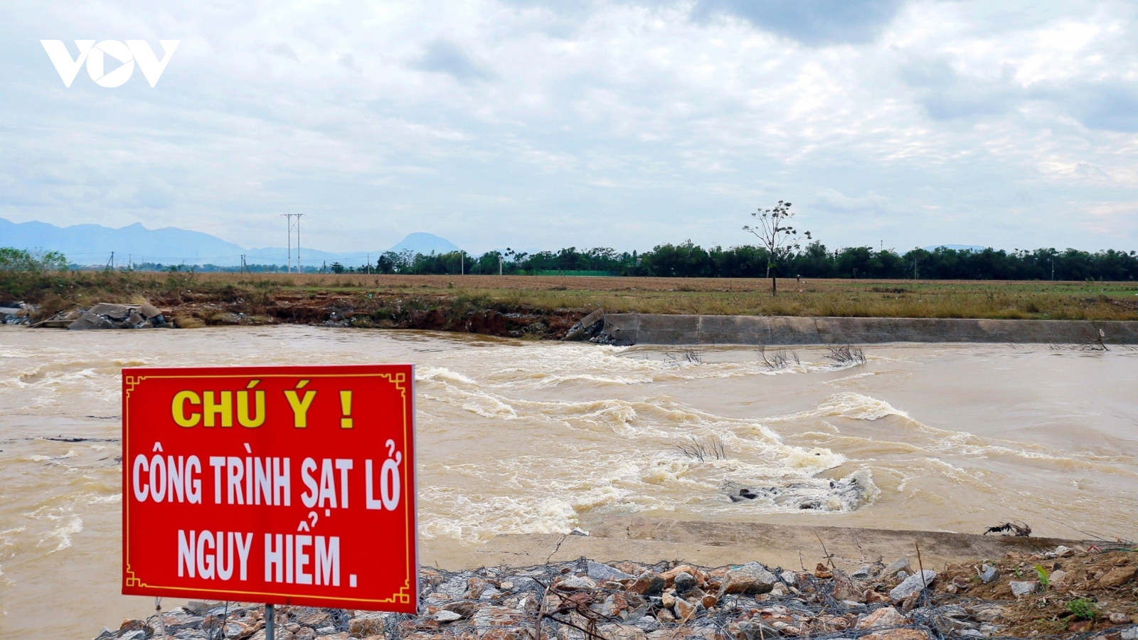 Quảng Nam và Đà Nẵng phối hợp xây đập tạm trên sông Quảng Huế