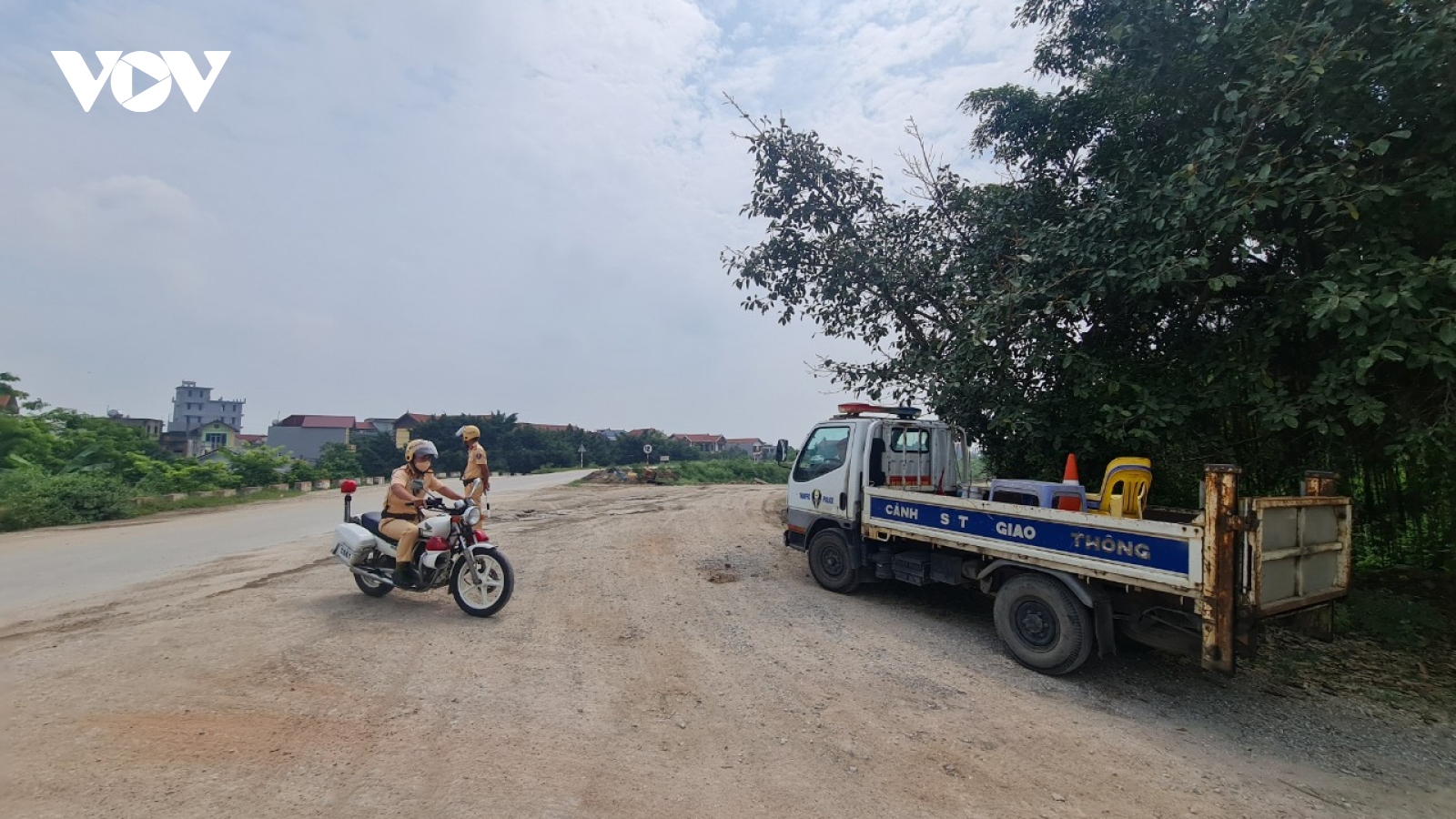 Bắc Ninh quyết liệt xử lý xe đầu kéo, xe chở quá tải trọng trên các tuyến đê