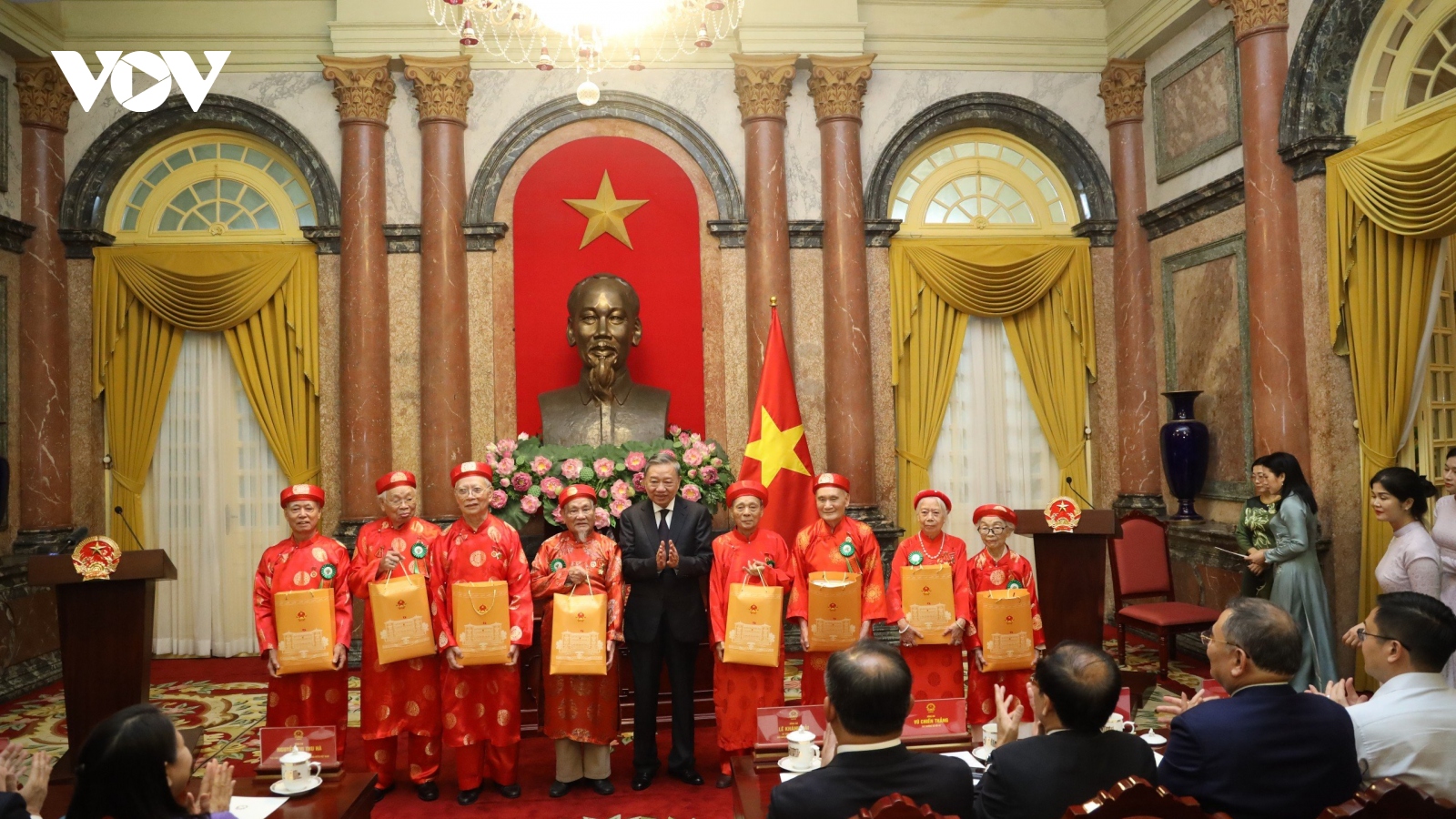 Chủ tịch nước Tô Lâm gặp mặt cán bộ, người cao tuổi tiêu biểu toàn quốc