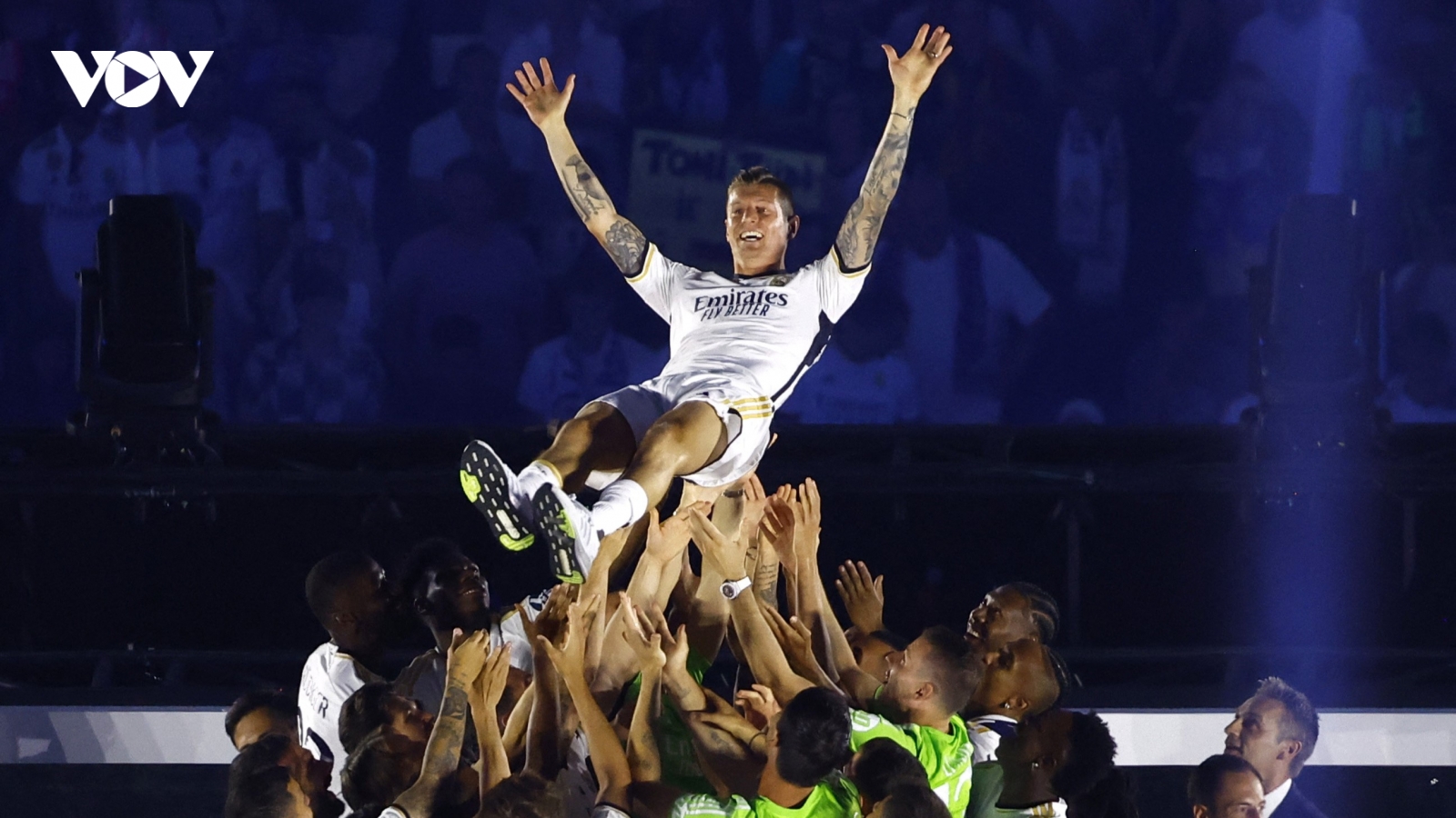 Real Madrid diễu hành mừng chức vô địch Cúp C1 châu Âu, Kroos xúc động chia tay