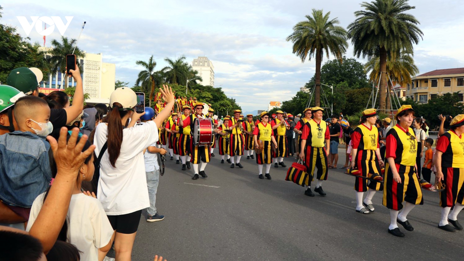 Huế rộn ràng lễ hội đường phố “Sắc màu văn hóa”