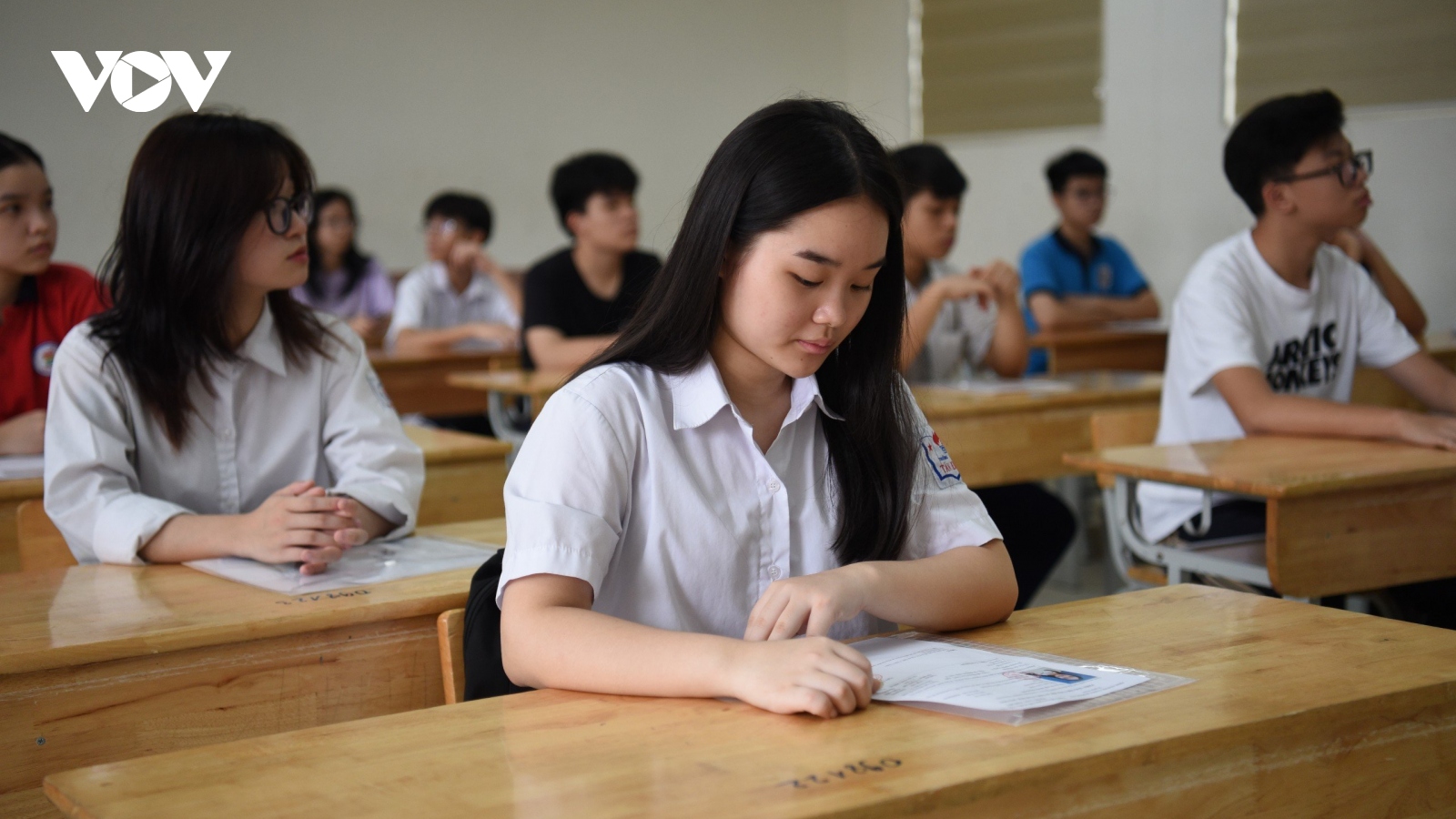 Thí sinh Hà Nội căng thẳng trước kỳ thi vào 10, học không có thời gian ngủ