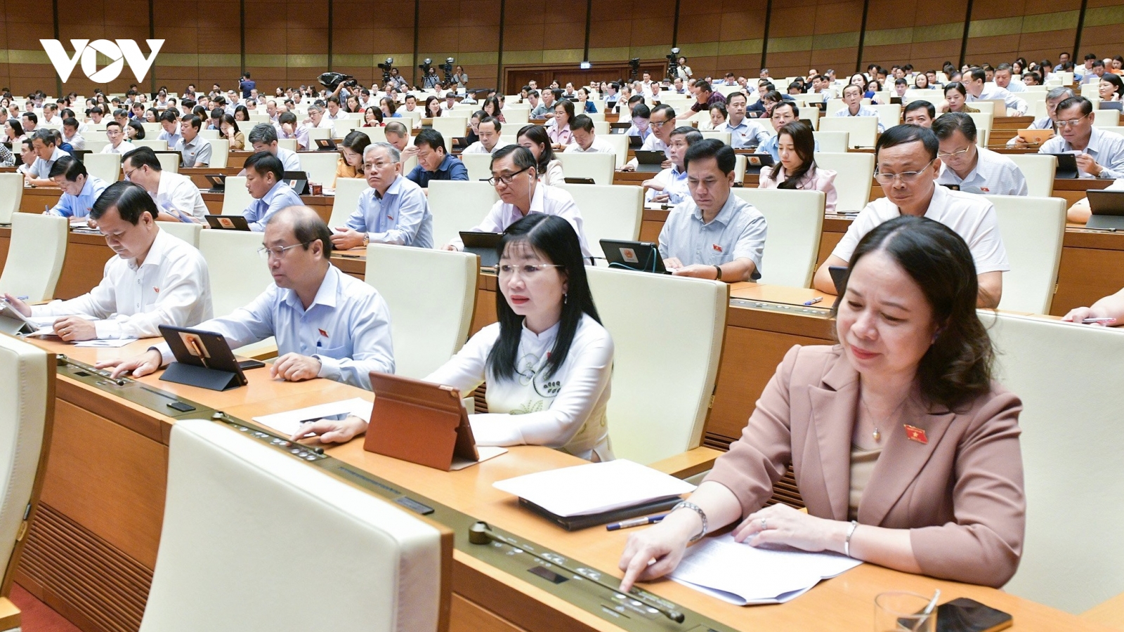 Quốc hội điều chỉnh chương trình, xem xét vấn đề cải cách tiền lương