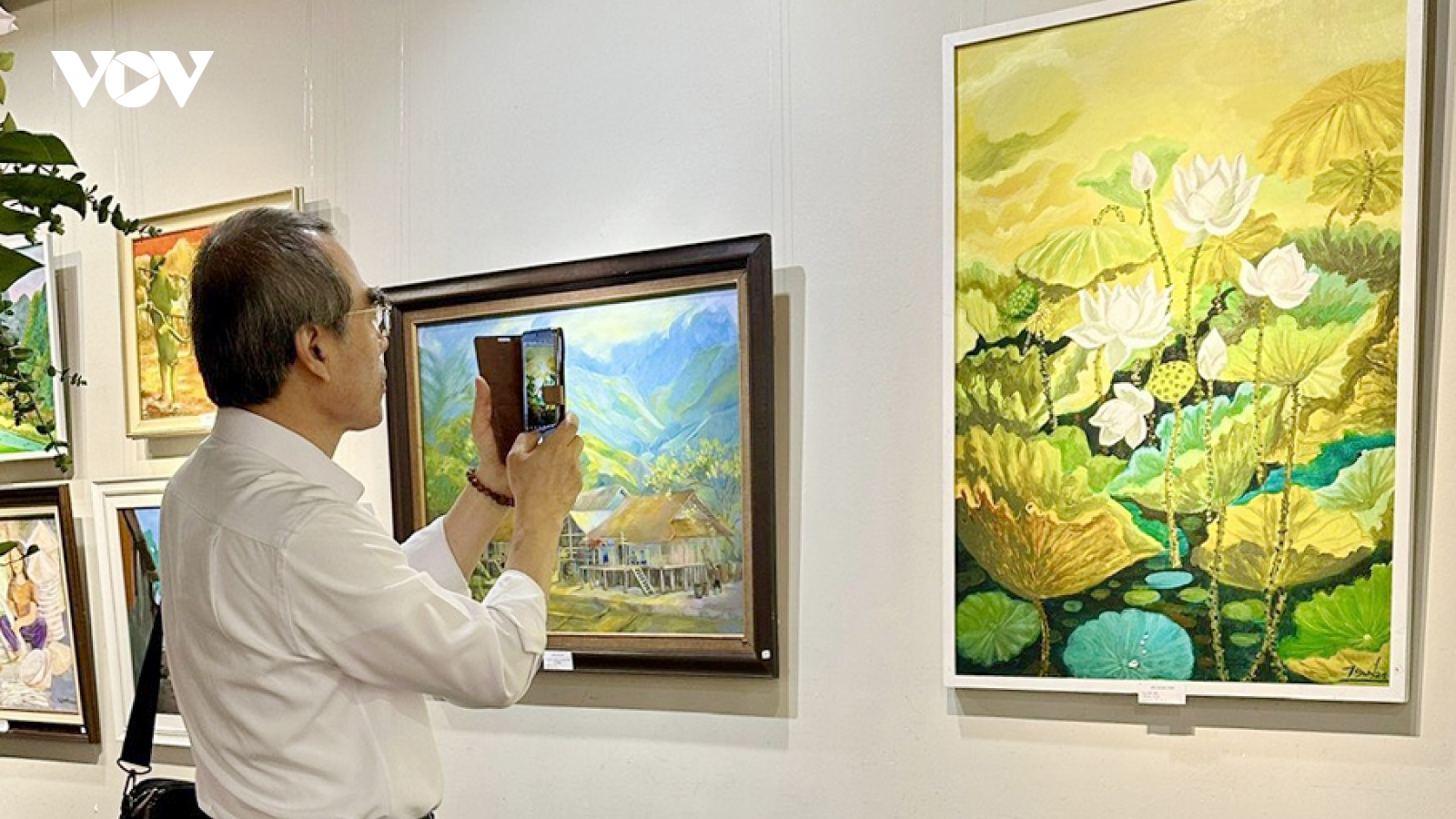 Triển lãm mỹ thuật tôn vinh nét đẹp "Cuộc sống quanh ta" của 62 họa sĩ