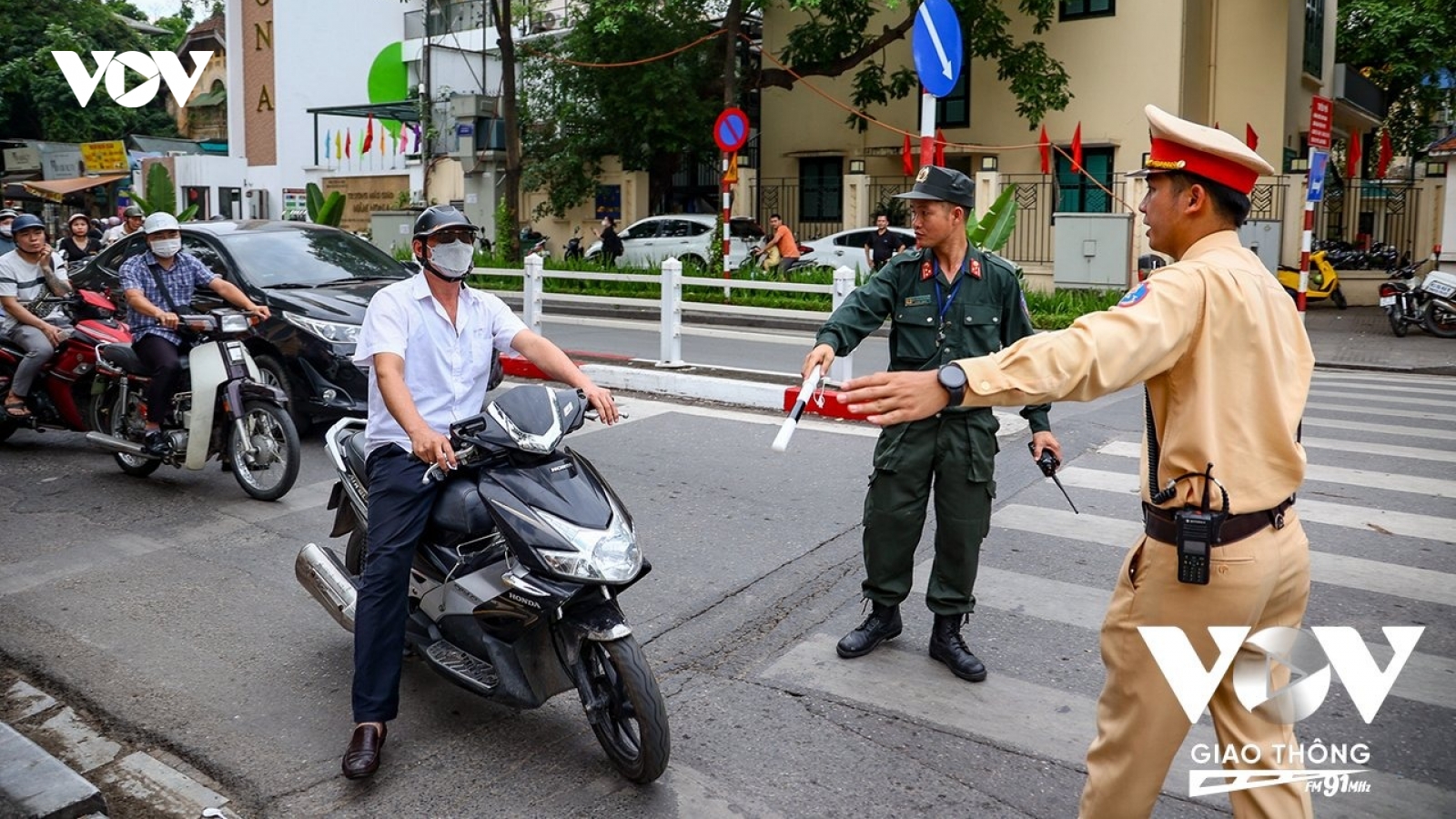 Thấy gì sau 1 tháng 5 tổ công tác đặc biệt CSGT Hà Nội hoạt động?