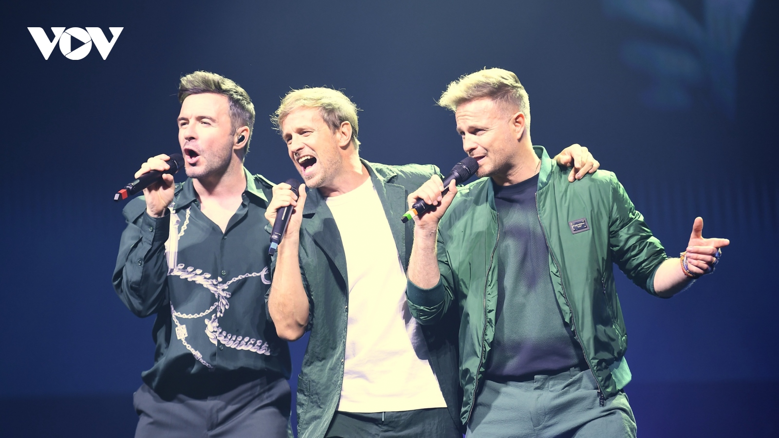 Westlife The Hits Tour 2024: Huyền thoại tạo hit "đốt cháy" sân khấu Hà Nội