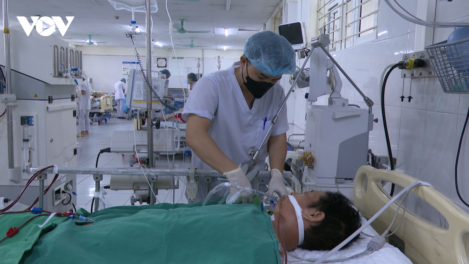 Người đàn ông nguy kịch sau khi ăn thịt lợn chết và cảnh báo từ bác sĩ