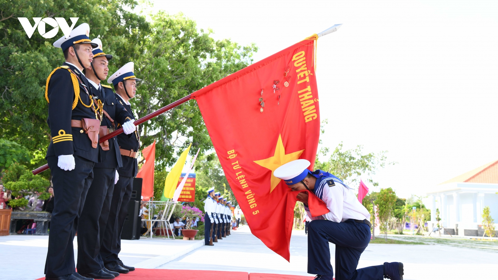 Thiêng liêng Lễ tuyên thệ chiến sĩ mới tại các đơn vị Hải quân