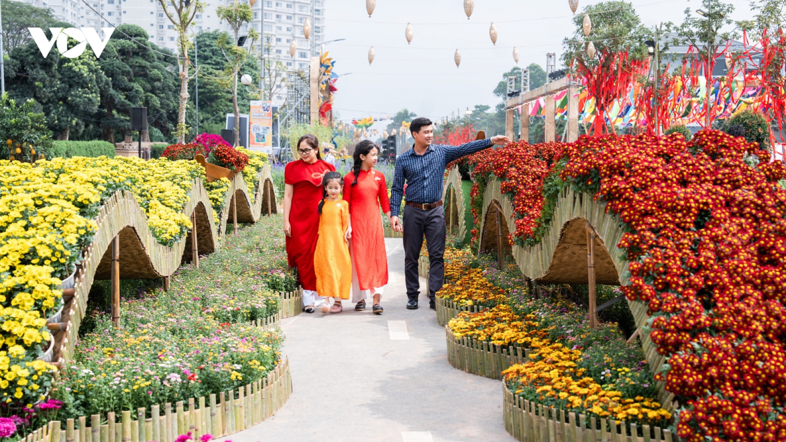 Hàng nghìn người trải nghiệm đường hoa Home Hanoi Xuan 2024