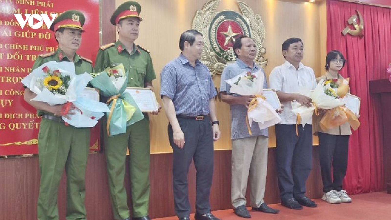 Nữ sinh dũng cảm truy đuổi, tông ngã kẻ cướp giật điện thoại ở TP.HCM