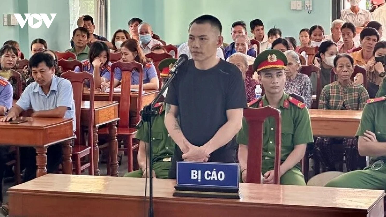 Kẻ kề lưỡi rựa vào cổ chủ cây xăng, cướp tài sản ở Quảng Nam lĩnh án