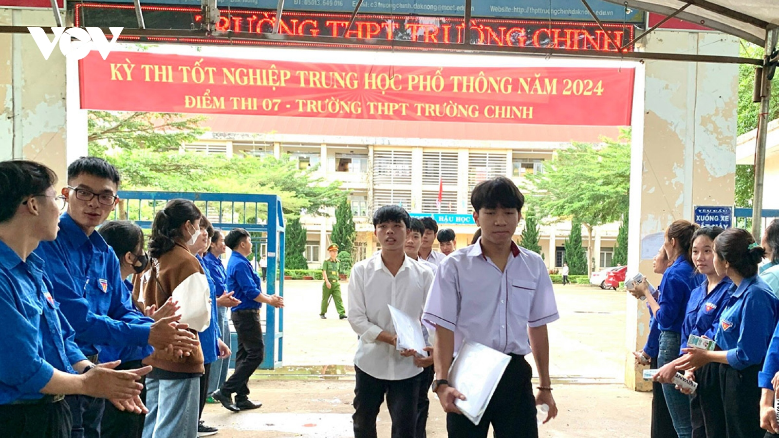 Thí sinh cả nước kết thúc ngày thi thứ nhất: Trật tự, an toàn, đúng quy chế