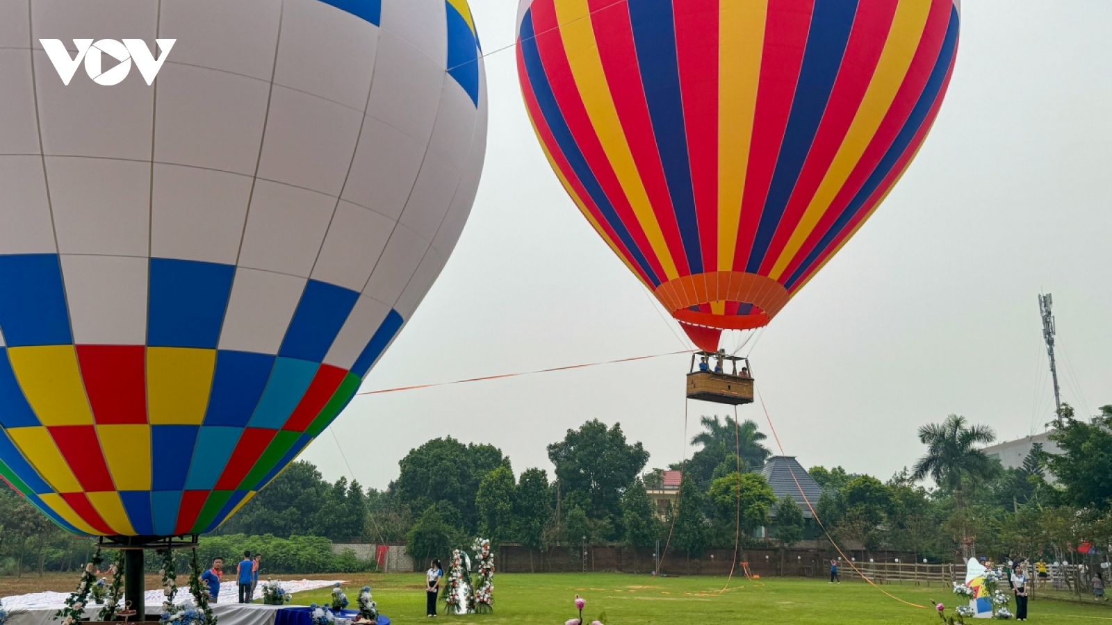 Sightseeing tour on hot air balloon launched