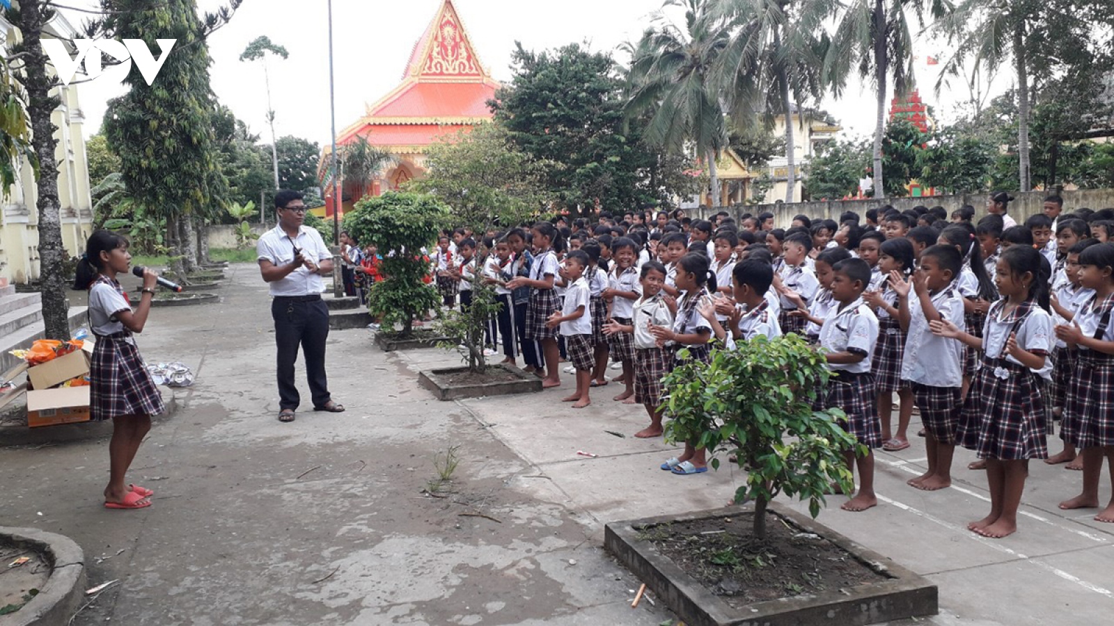 Một gia đình Khmer có nhiều thế hệ gắn bó với nghề “trồng người” cao quý