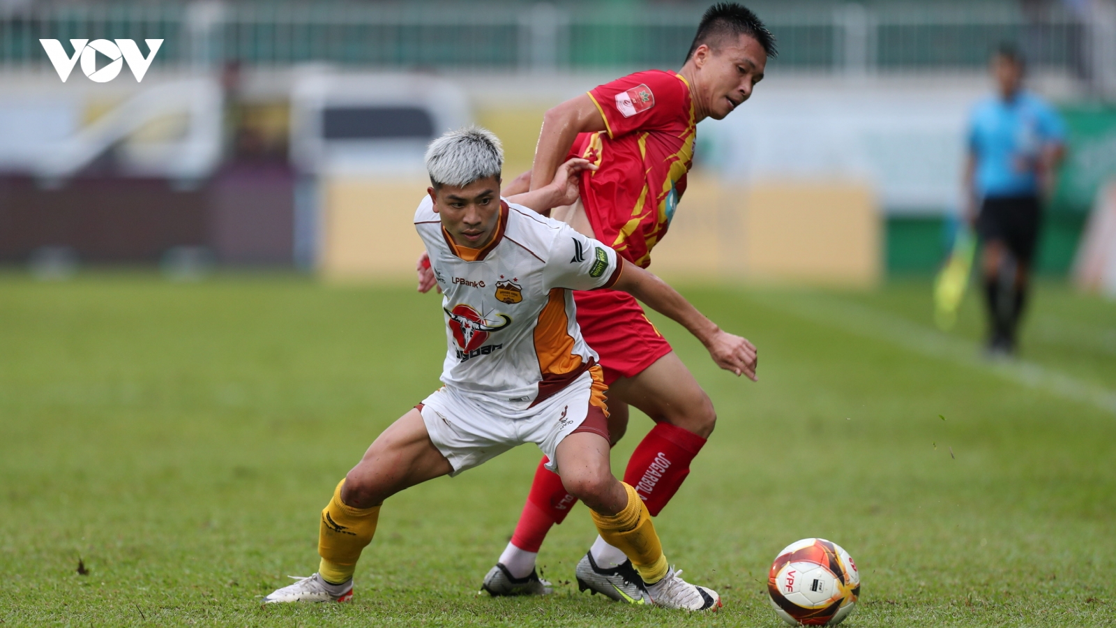 Bảng xếp hạng V-League 2023/2024 mới nhất: HAGL cạnh tranh trụ hạng