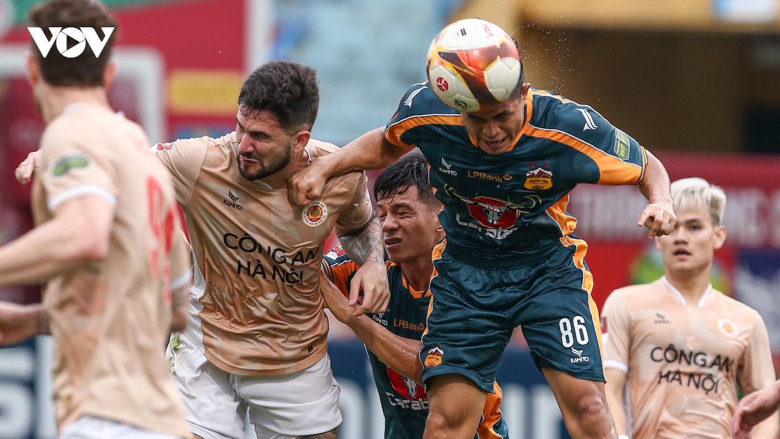 Thua đậm CLB CAHN, HAGL chưa thể trụ hạng ở V-League