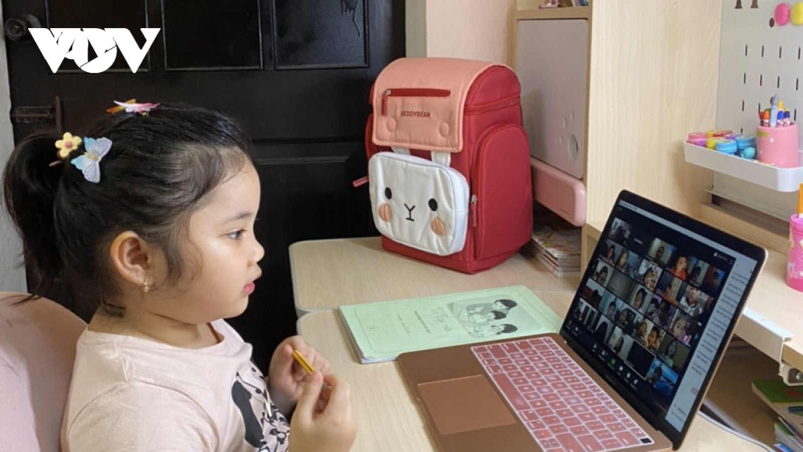 Con vừa nghỉ hè, phụ huynh đã gấp rút tìm lớp tiền tiểu học