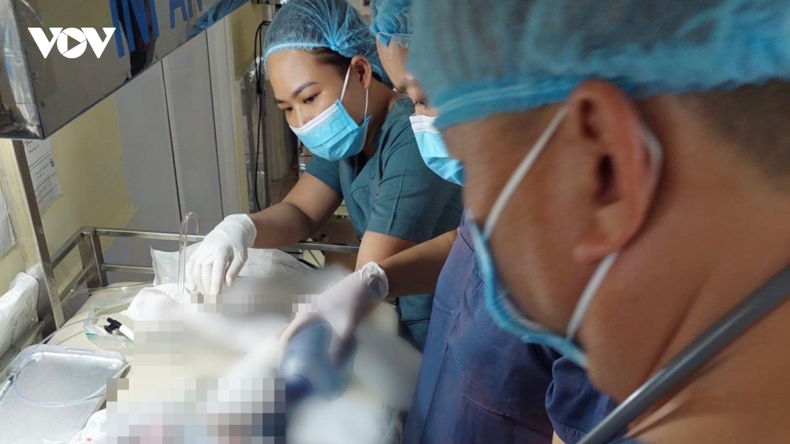 Mổ khẩn cứu sống kịp thời sản phụ tiền sản giật, suy thai non tháng
