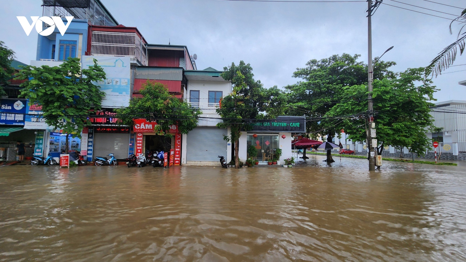 Mưa lớn gây ngập úng cục bộ ở Điện Biên Phủ