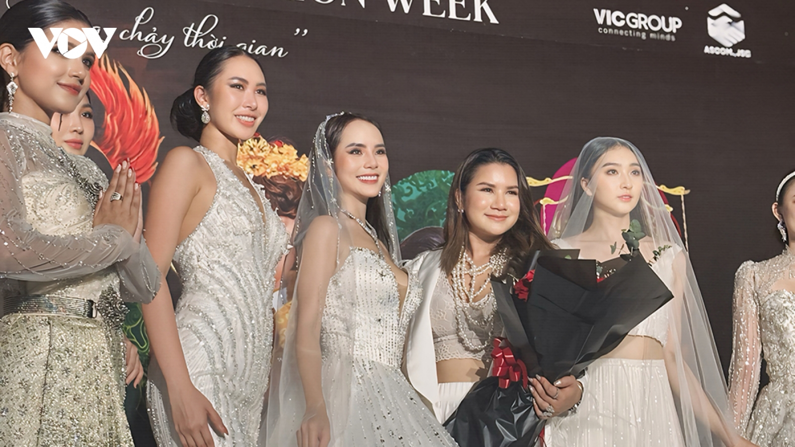 Hoa khôi Trà My đọ sắc cùng dàn Hoa hậu, Á hậu quốc tế