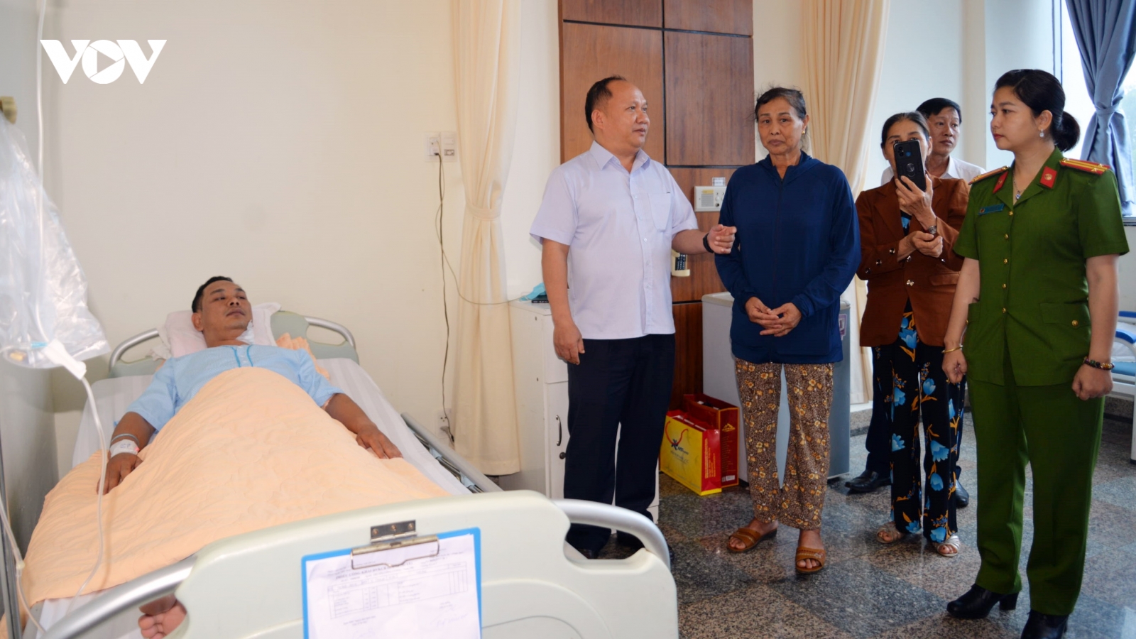 Lãnh đạo tỉnh Gia Lai thăm 2 chiến sĩ công an bị thương do tội phạm ma túy tấn công