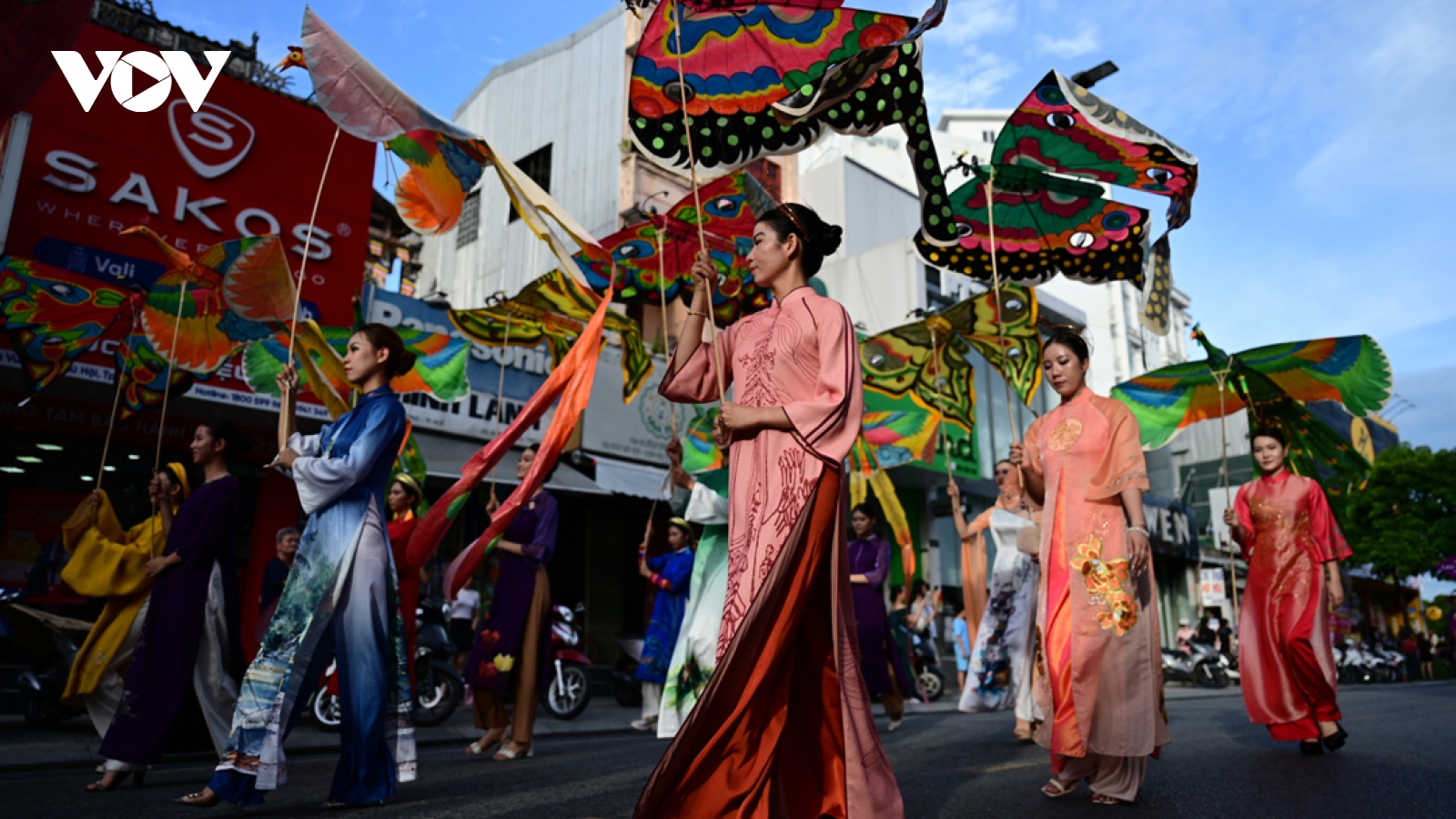 Rộn ràng lễ hội đường phố “Sắc màu văn hoá”