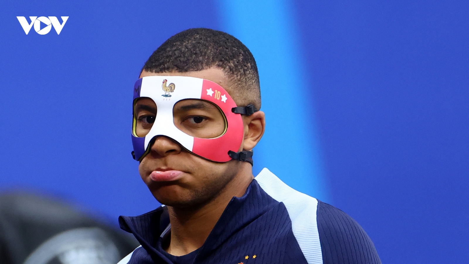 Mbappe gặp sự cố với mặt nạ trước trận đấu ở EURO 2024