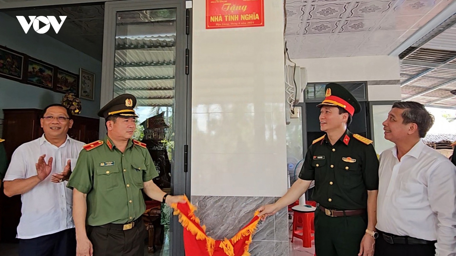 Hậu Giang: Bàn giao 20 căn nhà tình nghĩa cho gia đình chính sách, người có công