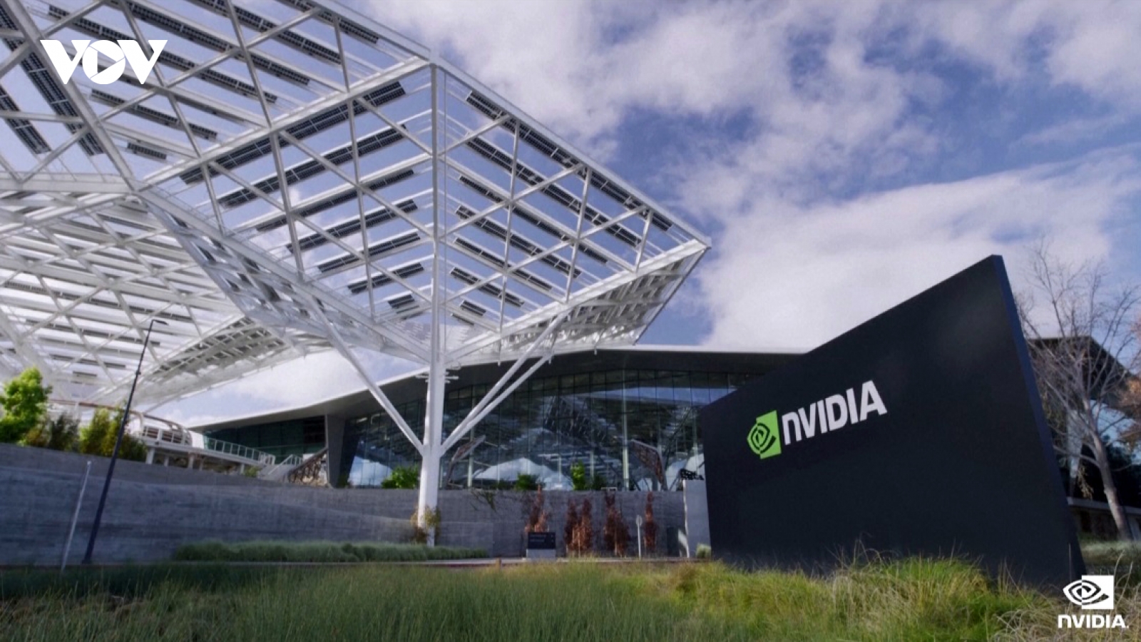 Nvidia bất ngờ vượt Microsoft thành công ty có giá trị vốn hóa lớn nhất thế giới
