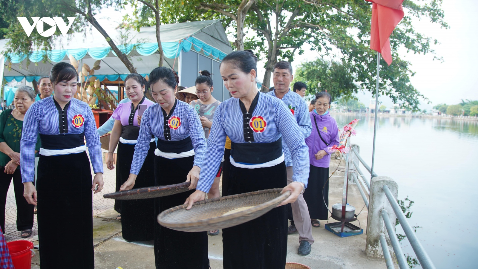 Về Quang Huy dự lễ mừng cơm mới cùng đồng bào Thái