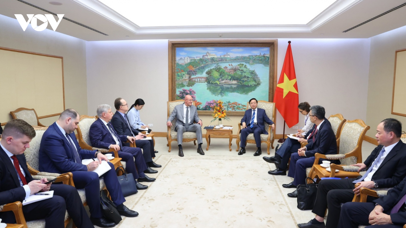 Phó Thủ tướng Trần Hồng Hà tiếp Phó Thủ tướng Liên bang Nga
