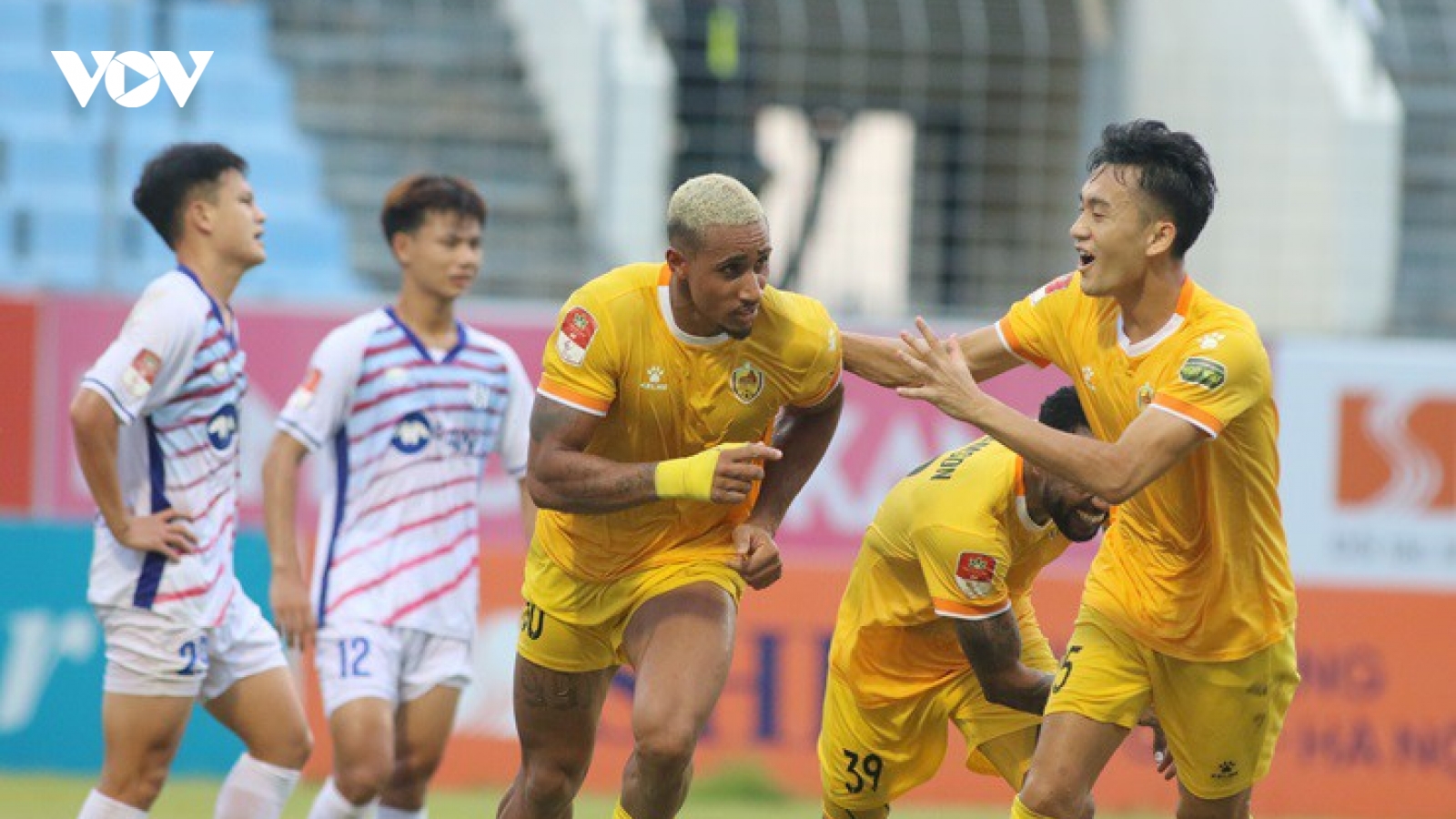 Kết quả V-League hôm nay 19/6: SLNA thua trận, HAGL đón tin vui