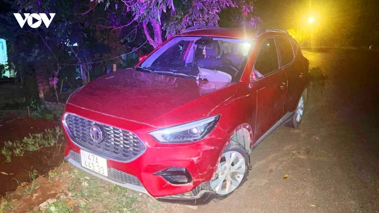 1 quân nhân say xỉn lái ô tô gây tai nạn rồi lái xe bỏ trốn