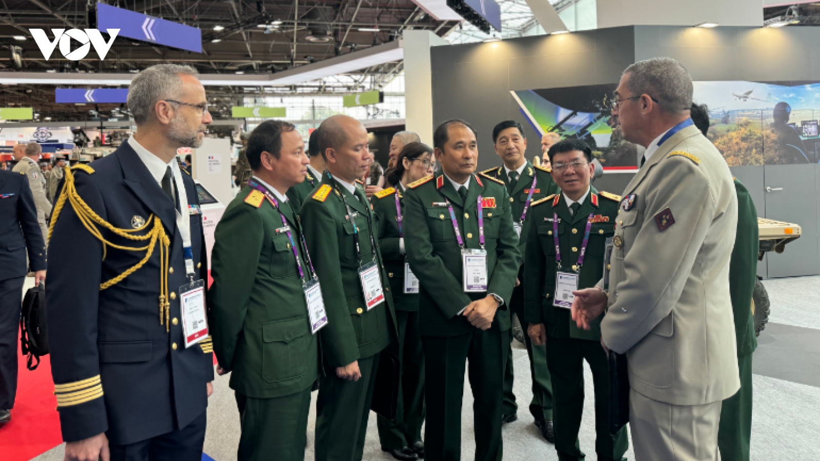 Lãnh đạo Bộ Quốc phòng dự Triển lãm Vũ khí Lục quân Eurosatory tại Pháp